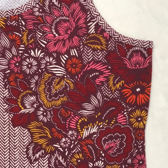 Athleta soft herringbone/flowered pattern tank top - Picture 6 of 10